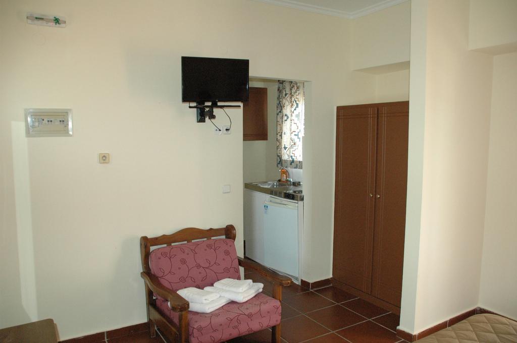 Toulipa Rooms Agia Ermioni Exterior photo